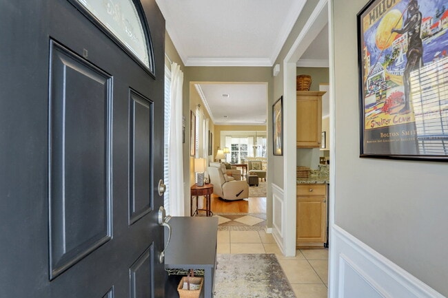 Building Photo - Charming 2-Bedroom, Plus Den Home with 2 F...
