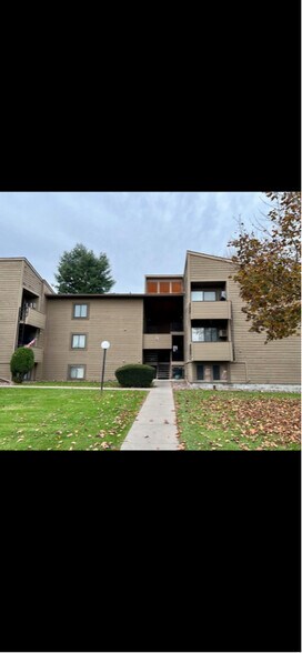 Building Photo - 126 Watertree Dr