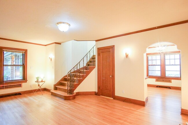 Building Photo - *Winter Specials* 1931 West Hills Two Bedroom Townhouse Available Now!