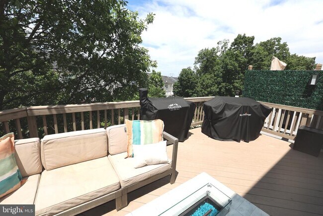 Building Photo - 43121 Shadow Terrace