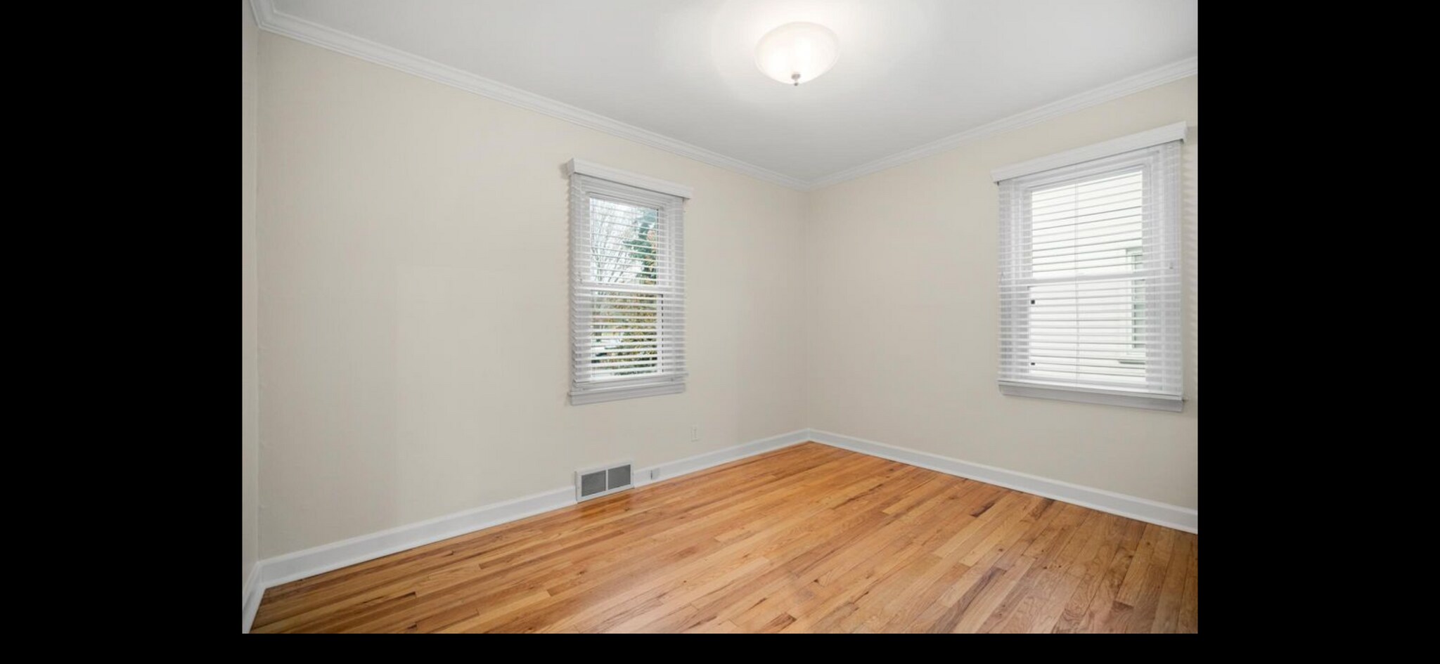 Building Photo - 4252 Mandalay Ave