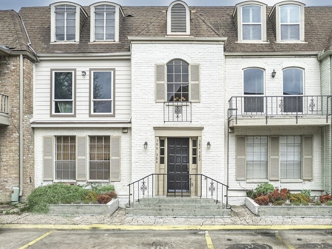 Primary Photo - 384 N Post Oak Ln