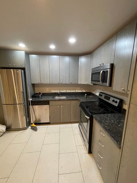 Building Photo - 557 Columbus Ave