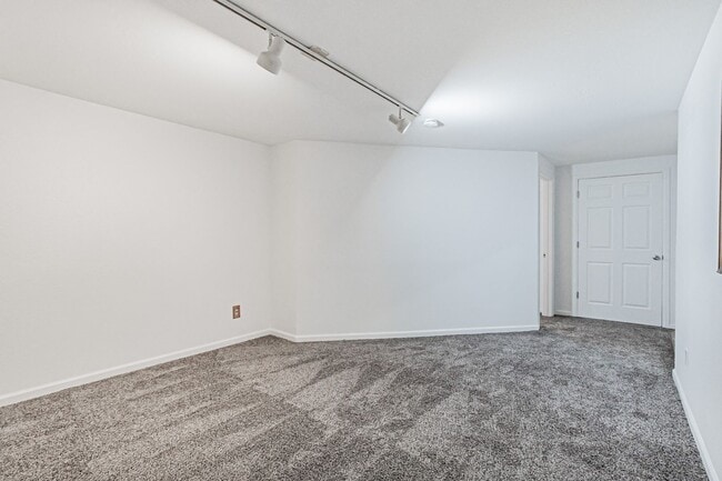 Building Photo - 3BD, 2.5BA Boulder Townhome with 2 Parking Spots