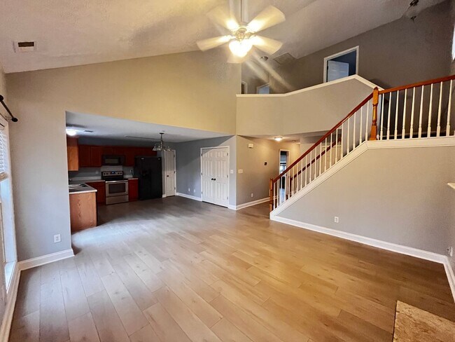 Building Photo - Beautiful 4 Bedroom and 2.5 Bath Home