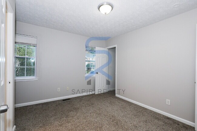 Building Photo - Move-In Ready & Freshly Updated – Stylish 2 Beds,2.5 Bath in the Heart of Cobb