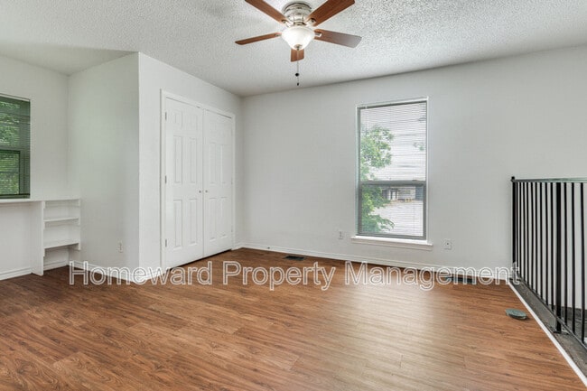 Building Photo - 809 E Pioneer Dr