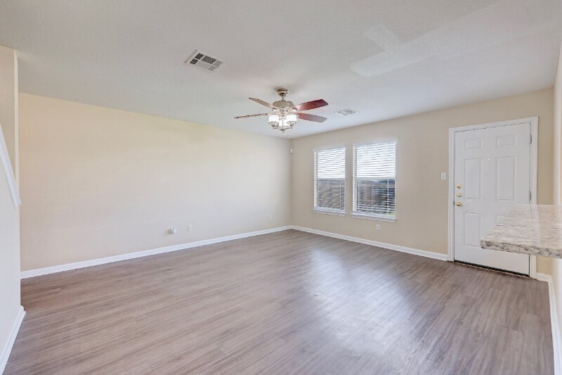 Building Photo - 1005 Easy Cove