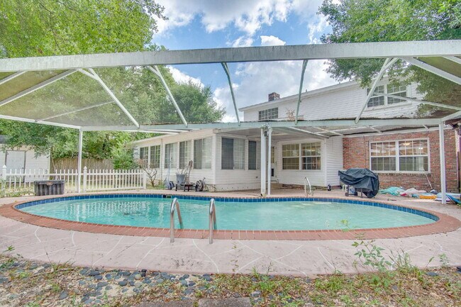 Building Photo - Pool Home with Office, Two Primary Suites ...