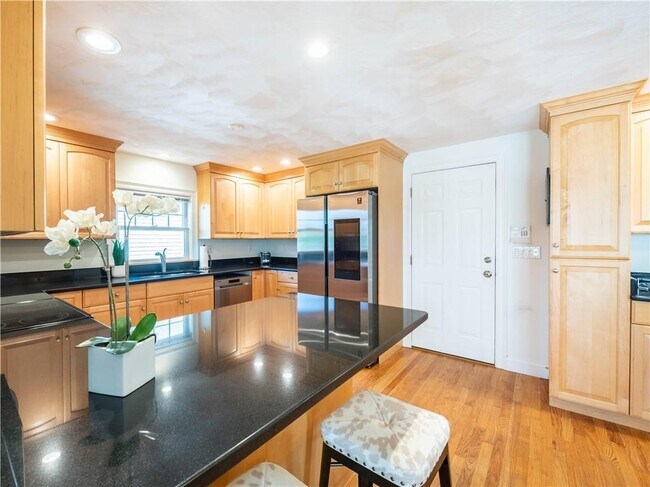 Building Photo - 573 Wolcott Ave