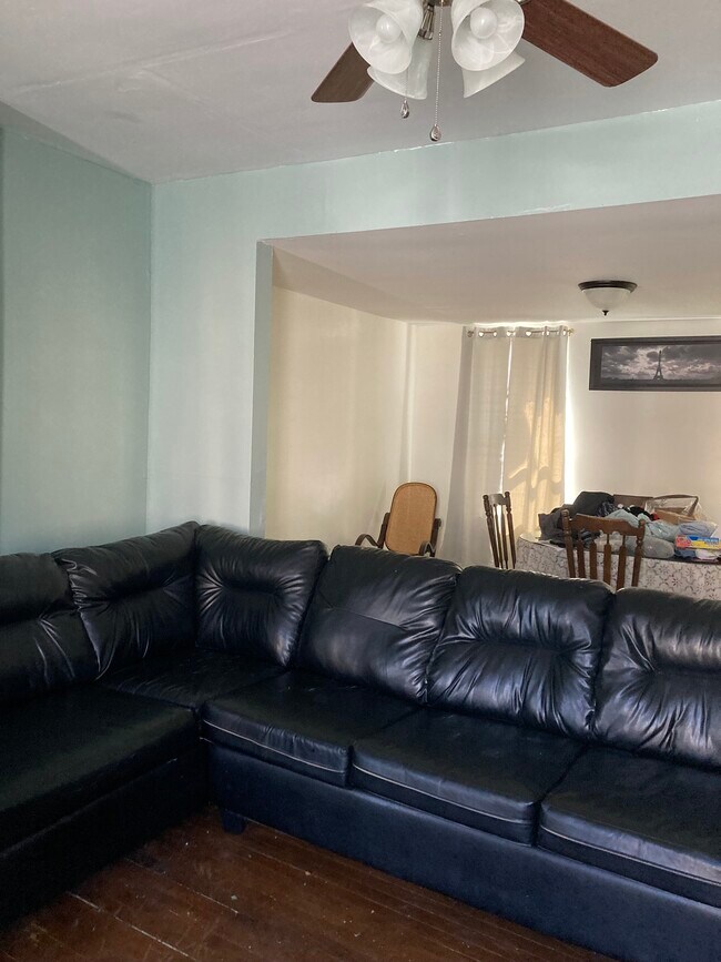 Building Photo - 204 Clinton Ave