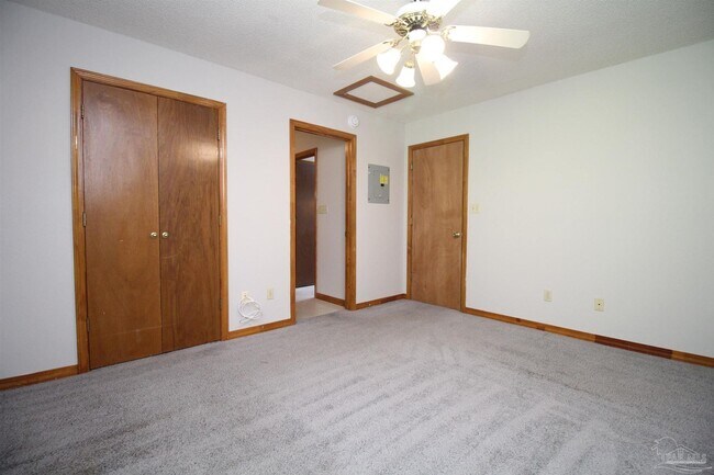 Building Photo - 8110 Stonebrook Dr