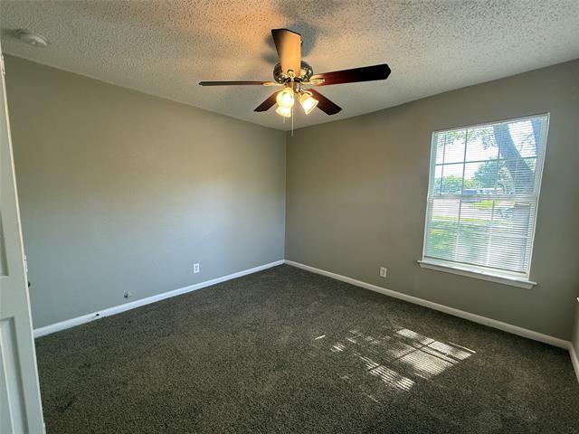 Building Photo - 303 Ridgefield Cir