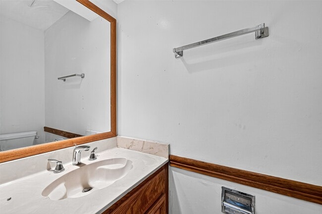 Building Photo - 1535 Beaconshire