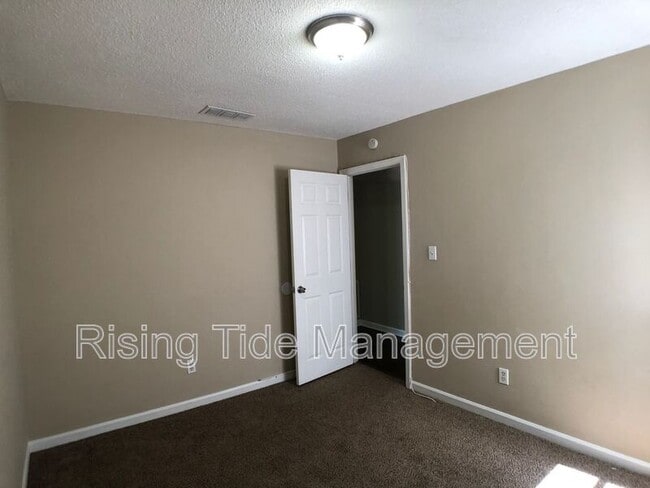 Building Photo - 1200 Birchwood St