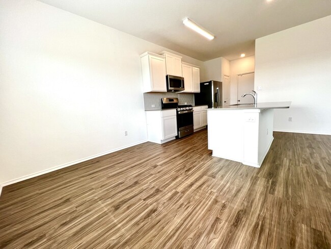 Building Photo - Beautiful 3 beds 2.5 baths in Lago Vista