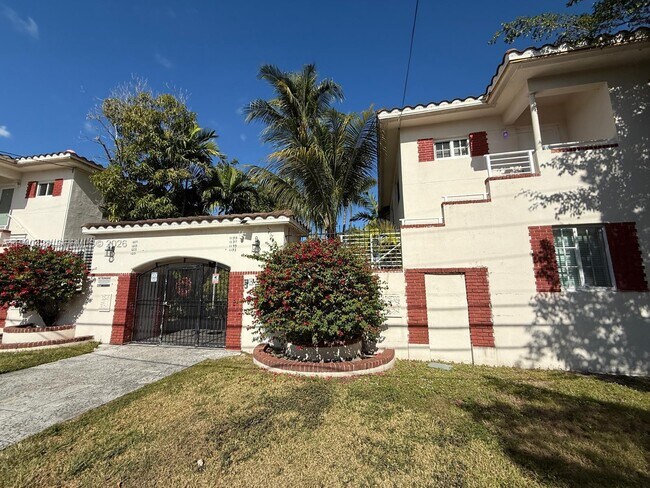 Building Photo - 1207 Marseille Dr