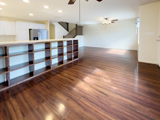 Building Photo - 91-1031 Kaimalie St #4K5
