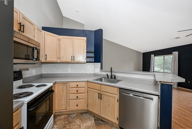 Kitchen (View 1) - 1460 Buckingham Gate Blvd