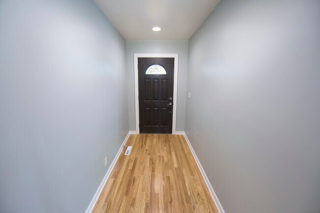 Building Photo - 1255 Westwood Dr