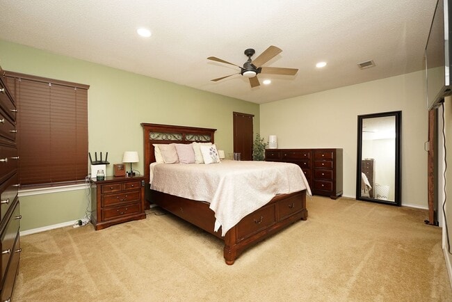 Building Photo - Lovely Cul-De-Sac Home in South Crestview