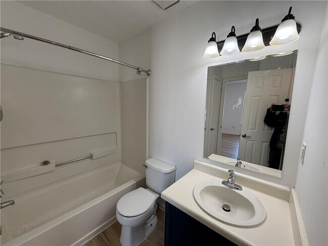 Building Photo - 3859 Meadow Creek Dr