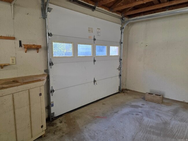 Building Photo - 3 Apache Dr