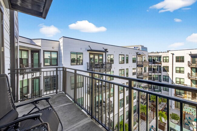 Building Photo - 1116 Gramercy Ln