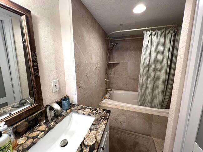 Building Photo - 3580 S Ocean Blvd