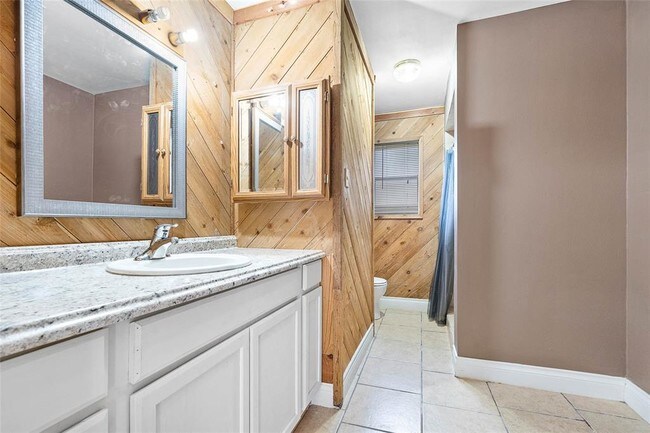 Building Photo - 4910 Honeysuckle Ln