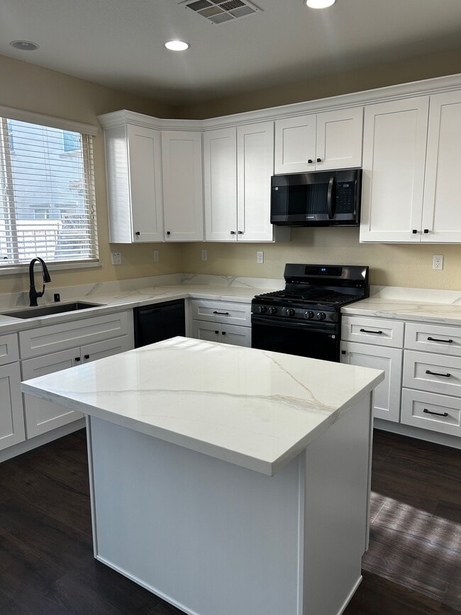 Building Photo - 2155 Bolero Dr