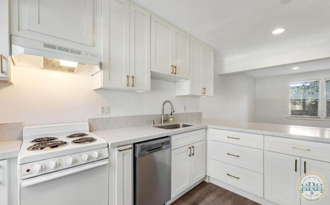 Building Photo - Charming & Fully Updated 2 BR | 1 BA Condo...