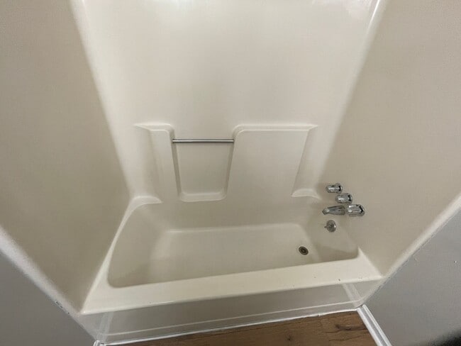 Building Photo - Renovated 3 bedroom 1 bathroom house