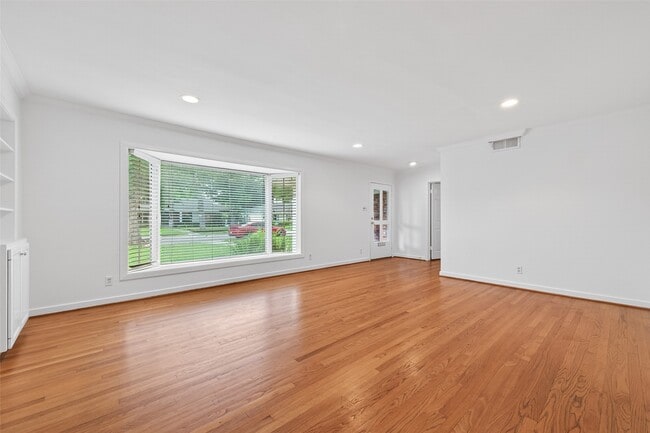 Building Photo - 5643 Piping Rock Ln