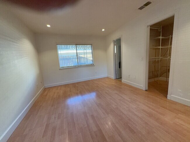 Building Photo - "Charming Riverside Retreat: Spacious 4-Be...