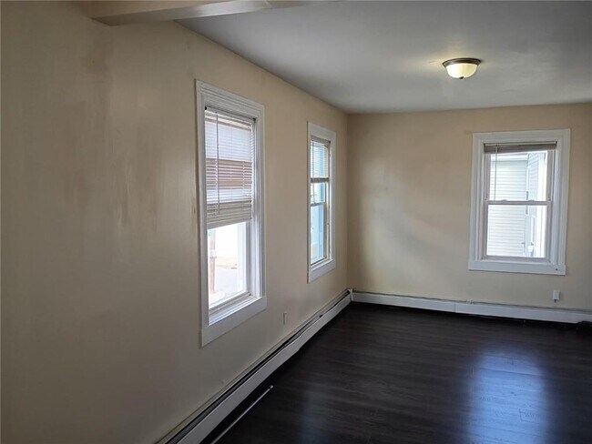 Building Photo - 278 Sayles St