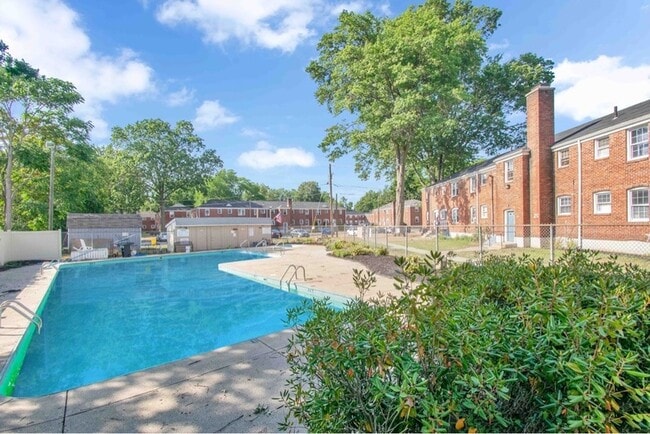 Building Photo - 1540 Memorial Ave