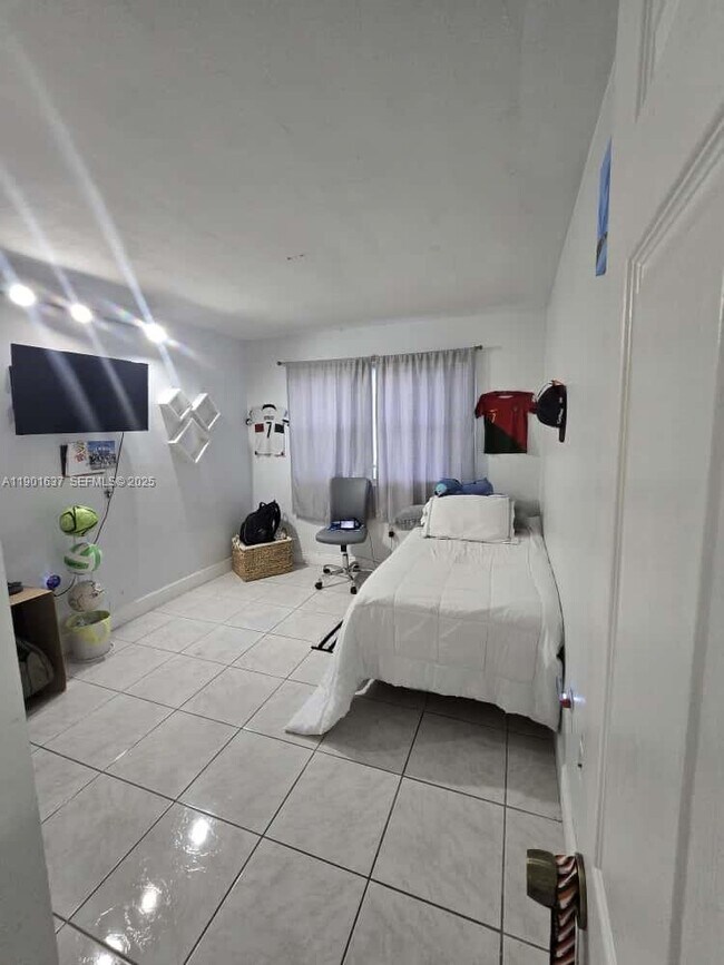 Building Photo - 15620 SW 80th St