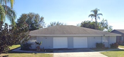 Building Photo - Flexible Living in a Prime Cape Coral Spot
