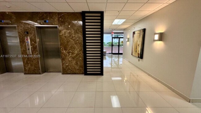 Building Photo - 1623 Collins Ave