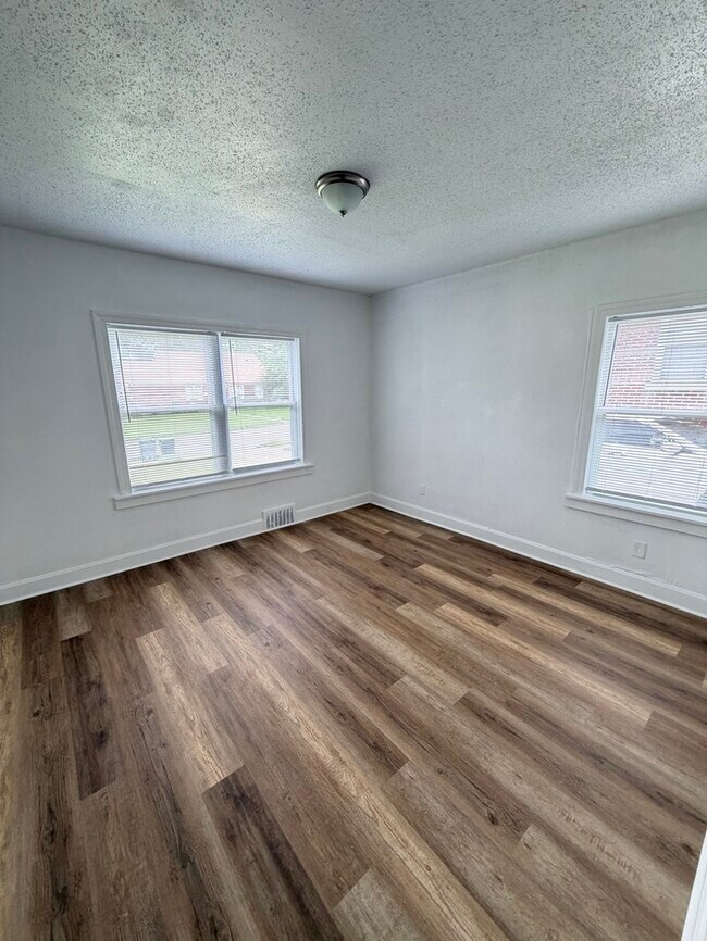 Building Photo - Historic District Home 3bd 2 baths