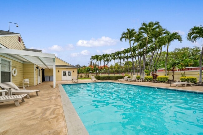 Building Photo - Beautiful turnkey furnished 1- Bedroom 1-bath condo at Fairway Terrace