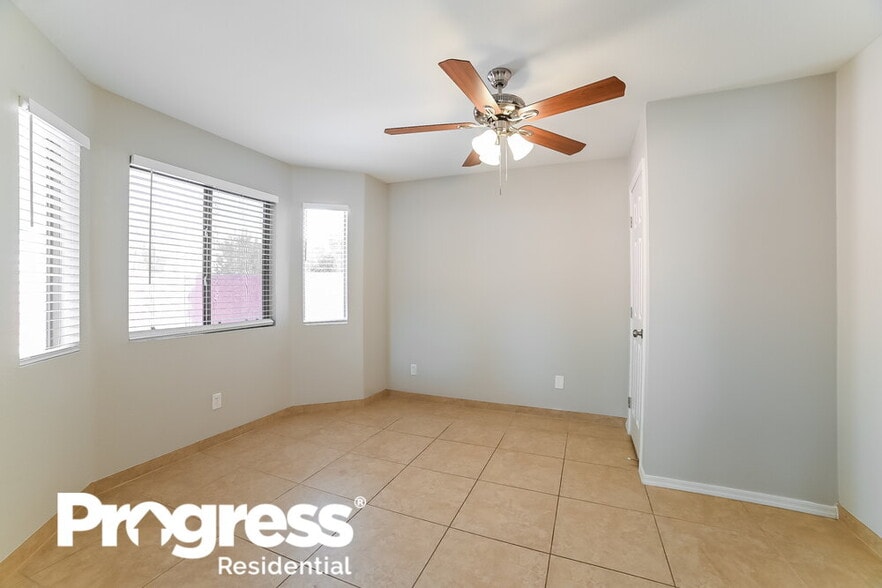 Building Photo - 13766 W Elm St