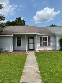 Building Photo - 733 Pinewood Dr