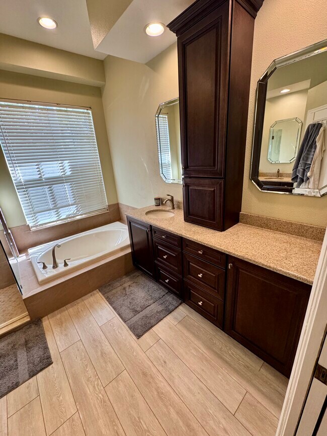 Building Photo - 480 Bridle Path Way