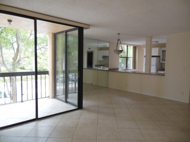 Building Photo - 500 Egret Cir
