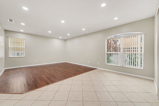 Building Photo - 2056 Clapper Tr