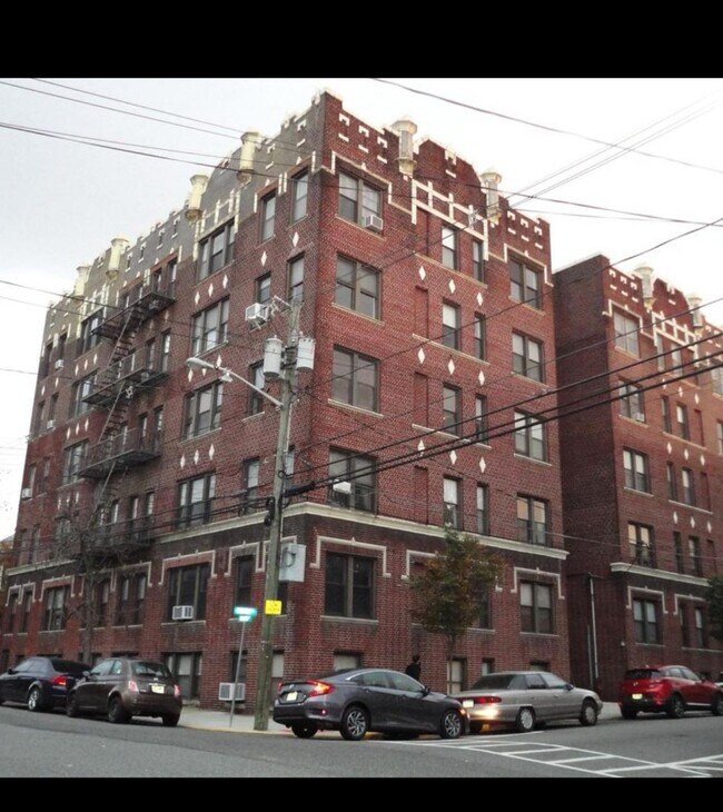 Building Photo - 290 Potter Pl
