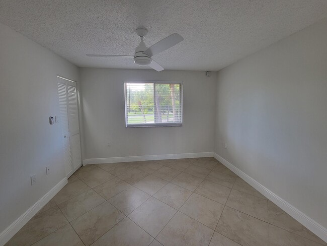 Building Photo - 4208 Glenmoor Dr