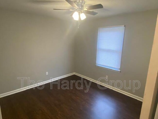 Building Photo - 604 Cedar Crest Dr